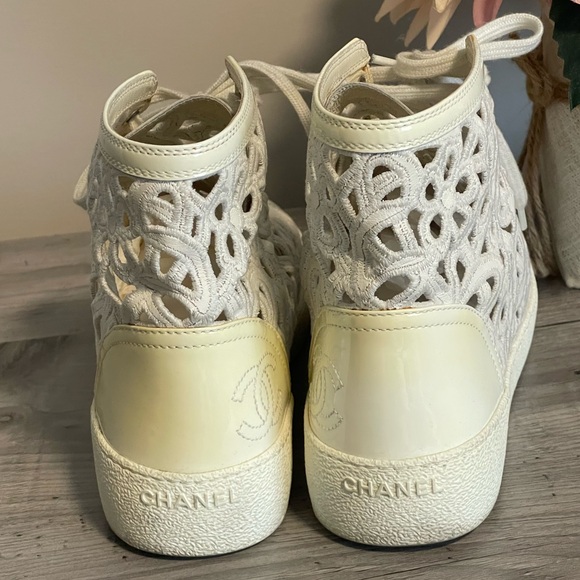 Authentic CHANEL White Camellia laser cut sneakers - Picture 13 of 16